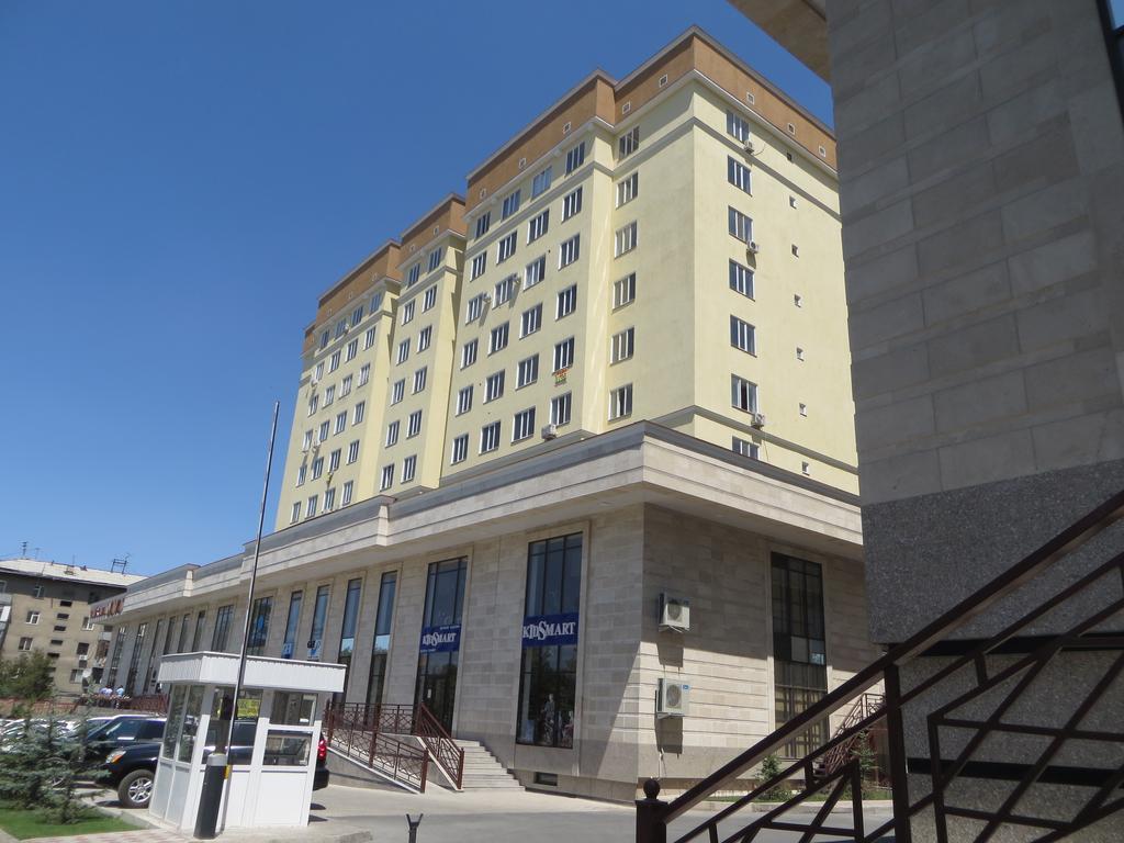Bishkek Maximus Apartament 2 Екстериор снимка